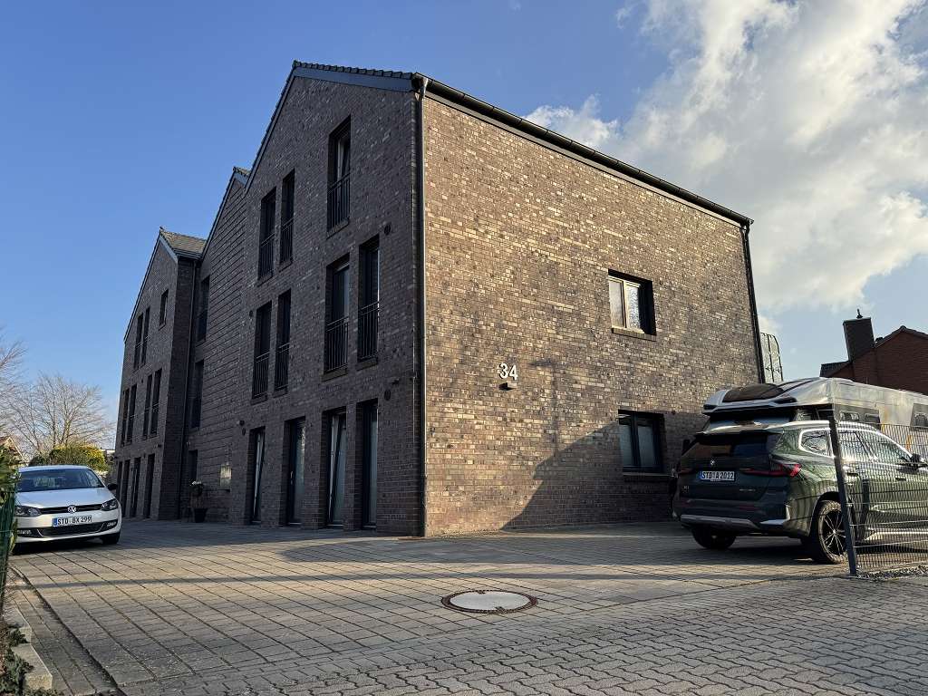 hochwertige 2,5-Zimmer-Wohnung (KfW 55) mit Balkon und Fahrstuhl in Altstadtnähe