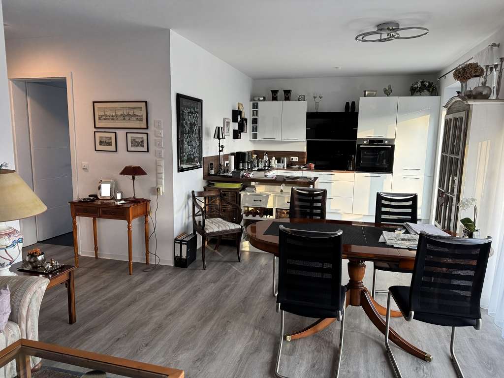 hochwertige 2,5-Zimmer-Wohnung (KfW 55) mit Balkon und Fahrstuhl in Altstadtnähe