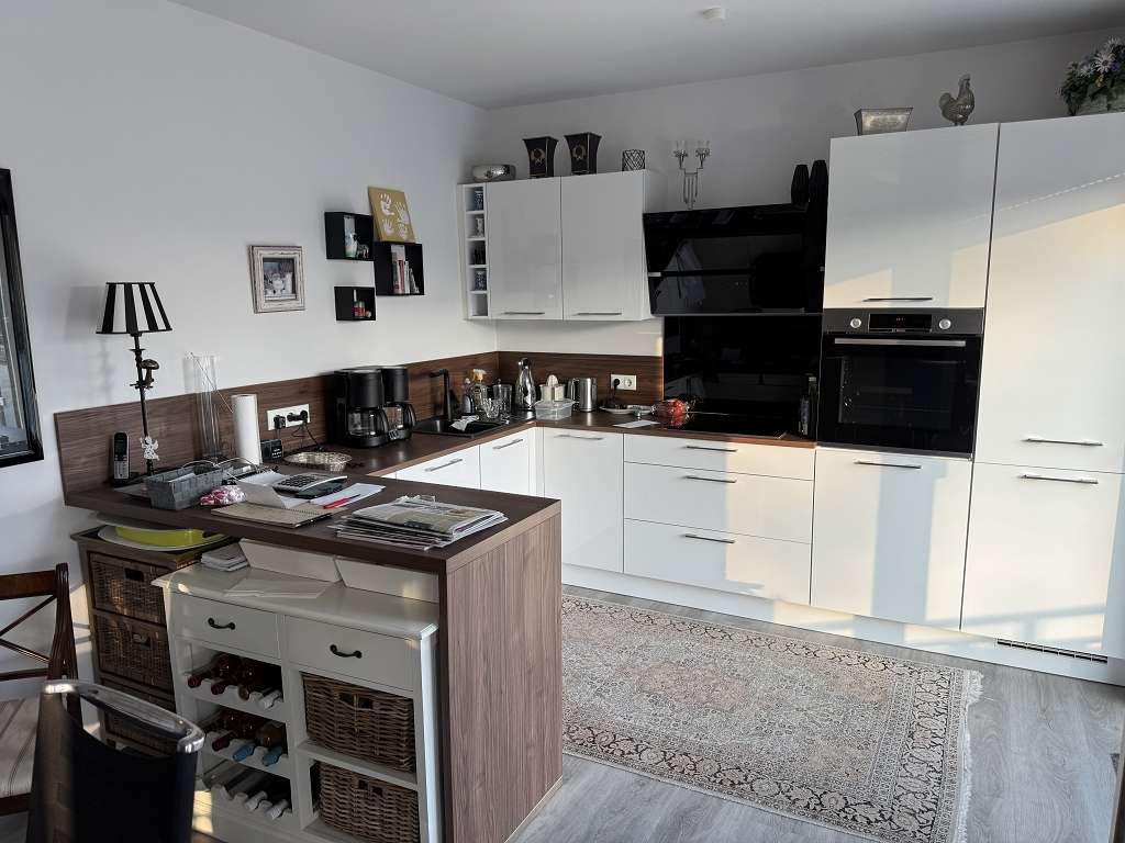 hochwertige 2,5-Zimmer-Wohnung (KfW 55) mit Balkon und Fahrstuhl in Altstadtnähe