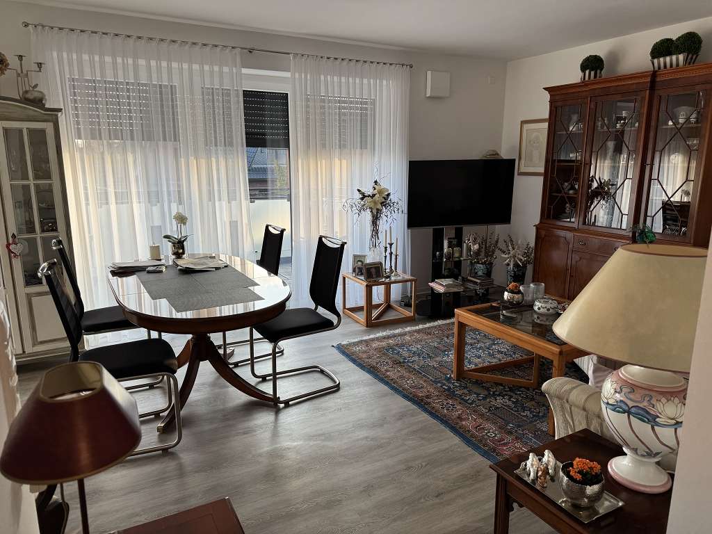 hochwertige 2,5-Zimmer-Wohnung (KfW 55) mit Balkon und Fahrstuhl in Altstadtnähe