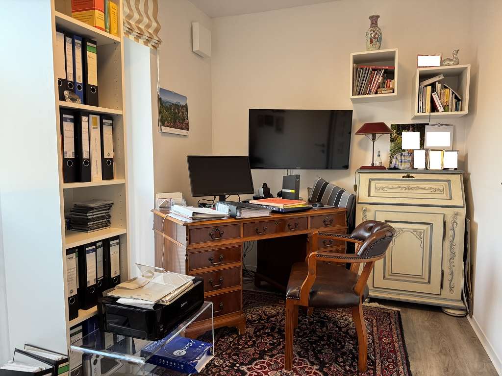 hochwertige 2,5-Zimmer-Wohnung (KfW 55) mit Balkon und Fahrstuhl in Altstadtnähe