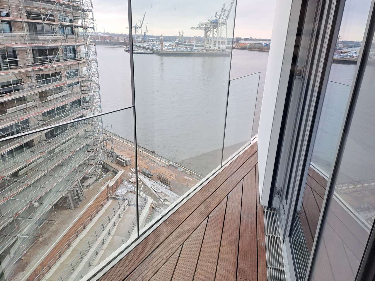 2-Zimmer-NEUBAU-Wohnung mit direktem Elbblick - The Crown -