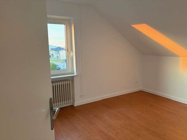 renovierte 3-Zimmer-Wohnung mit Balkon in ruhiger Ortsrandlage