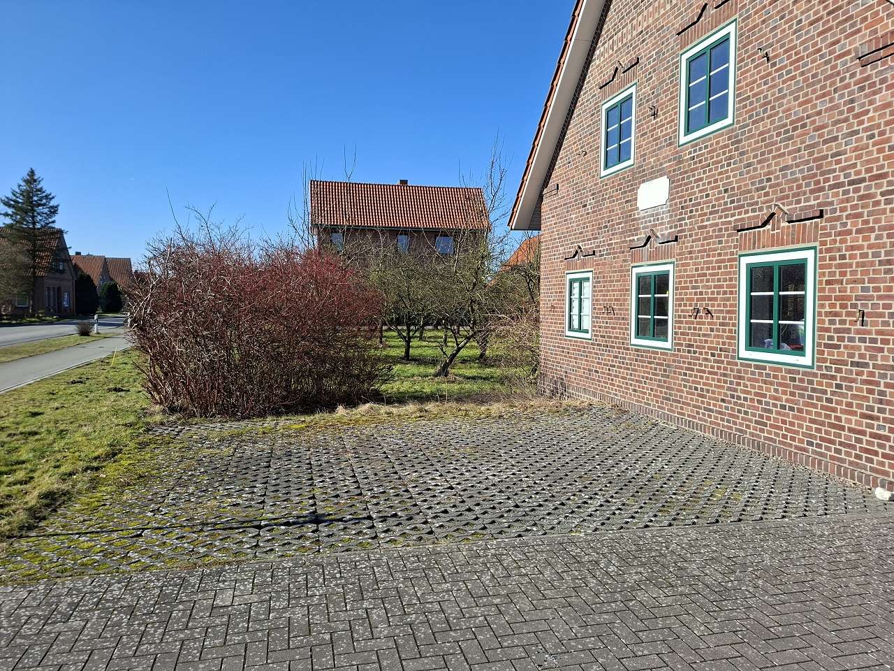 hochwertiges Einfamilienhaus (KfW 70) mit Nebengebäude, Doppelgarage und riesigem Grundstück