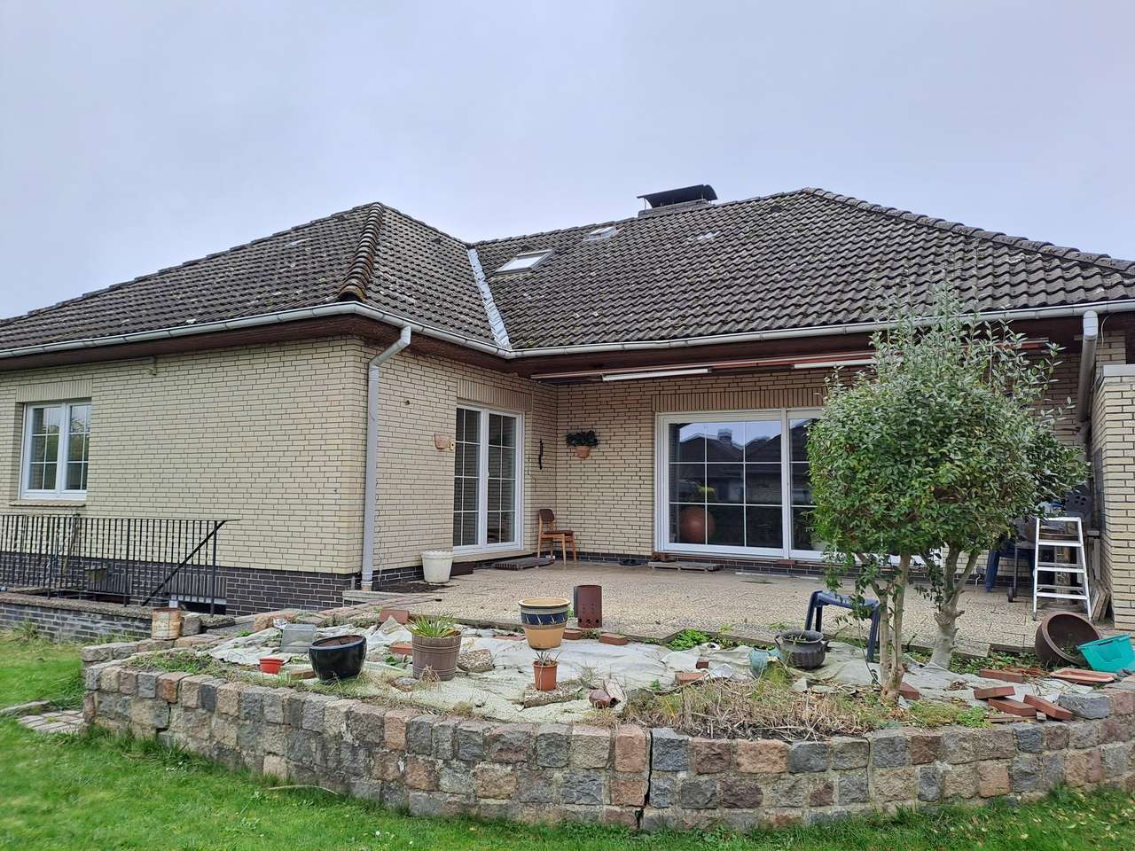 modernisierter 4-Zimmer-Bungalow mit Vollkeller & Garage