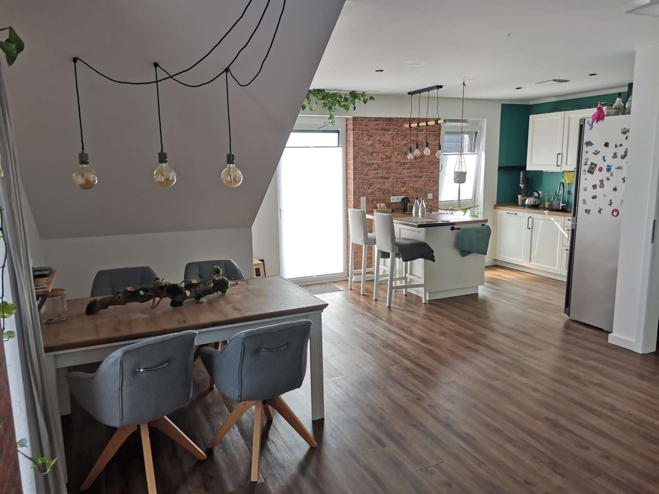 hochwertige 3,5-Zimmer-„PENTHOUSE“-Eigentumswohnung von 2020 in ruhiger Wohnlage
