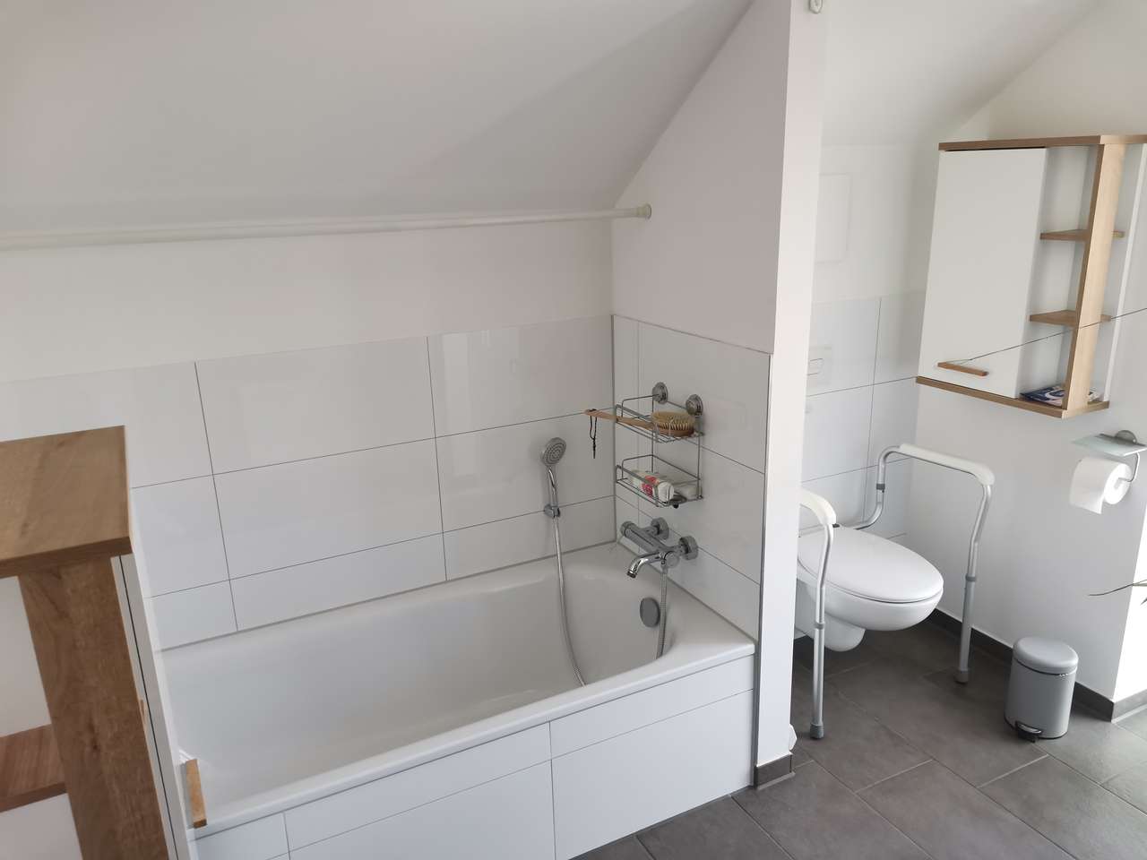hochwertige 3,5-Zimmer-„PENTHOUSE“-Eigentumswohnung von 2020 in ruhiger Wohnlage