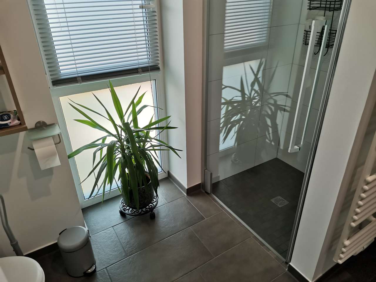hochwertige 3,5-Zimmer-„PENTHOUSE“-Eigentumswohnung von 2020 in ruhiger Wohnlage