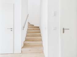 Treppe zum Obergeschoss 