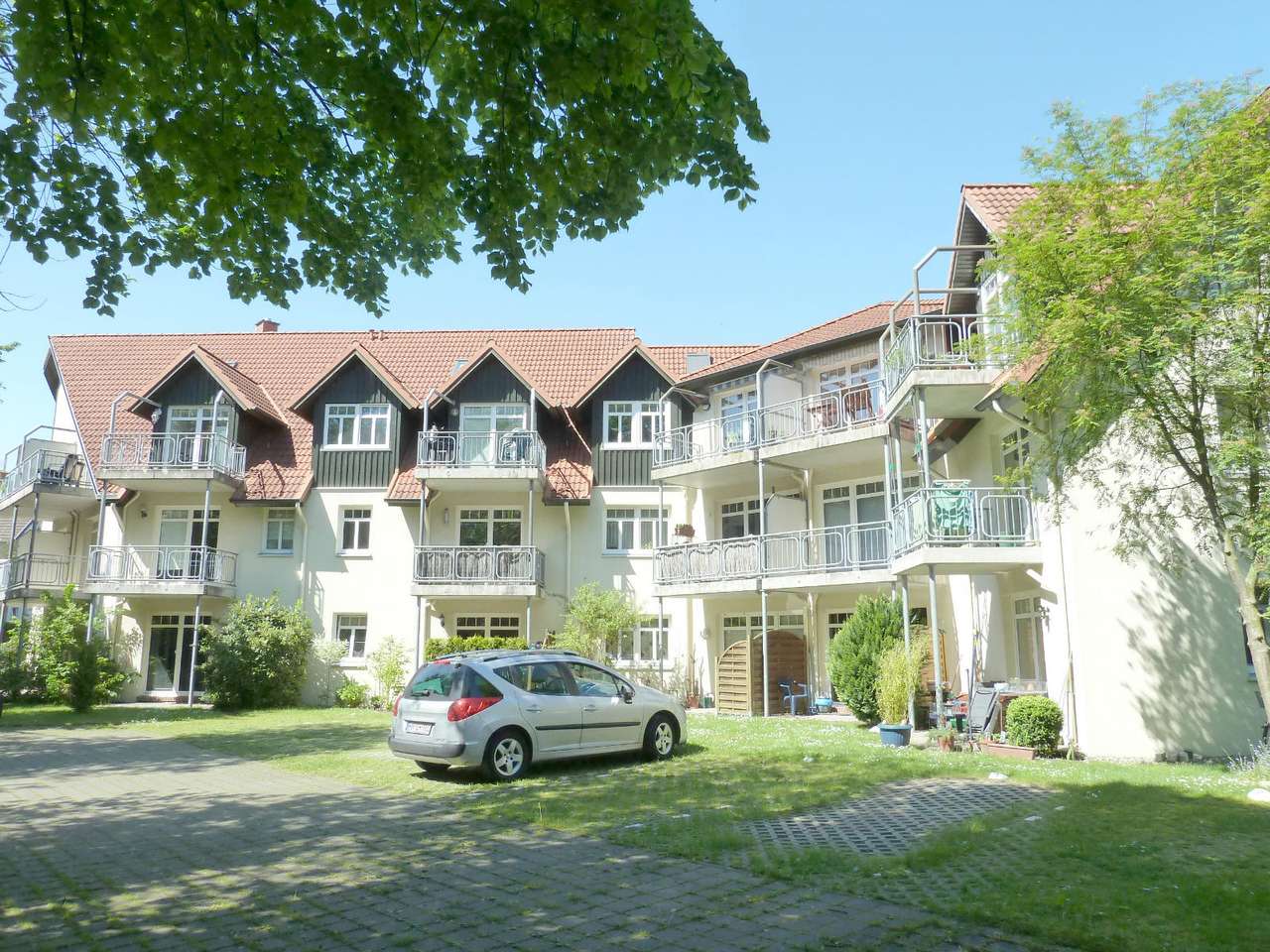 ### großzügige 2-Zimmer-Wohnung mit Balkon und Stellplatz in Altkloster ### 