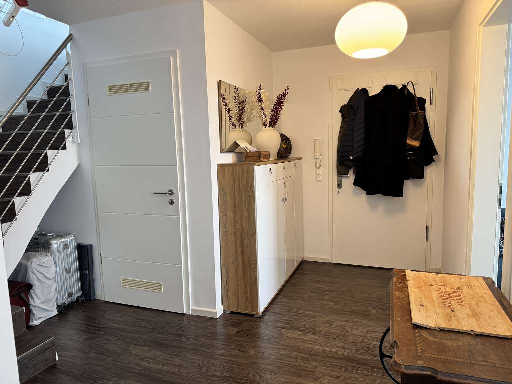 Eingangsbereich (2. Etage) Eingangsbereich (2. Etage)