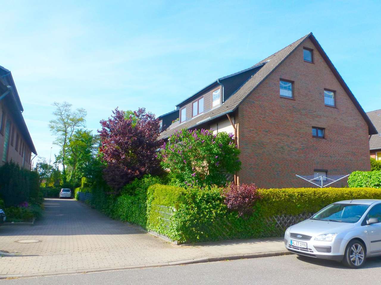 gepflegte 2,5-Zimmer-Eigentumswohnung mit Terrasse zzgl. wohnlich ausgebautem Hobbykeller 