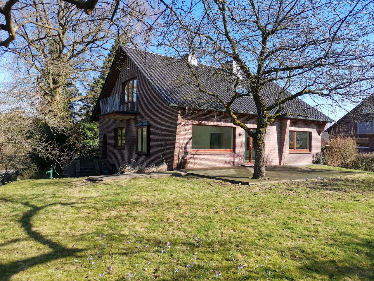 modernisiertes 5-Zimmer-Einfamilienhaus mit Vollkeller & Garage in bevorzugter Wohnlage 